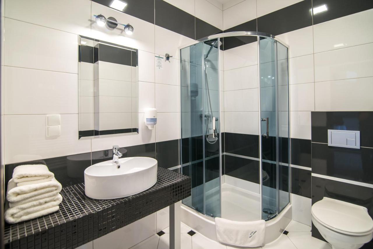 Hotel Bialy Domek Wałcz المظهر الخارجي الصورة